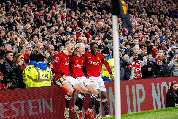 Versus / Manchester United golea con doblete de Garnacho