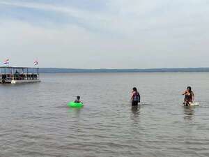 San Bernardino: en playa municipal no hay cartel que avise de la contaminación del lago - Nacionales - ABC Color
