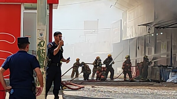 Reportan incendio de gran magnitud en local del Mercado de Abasto