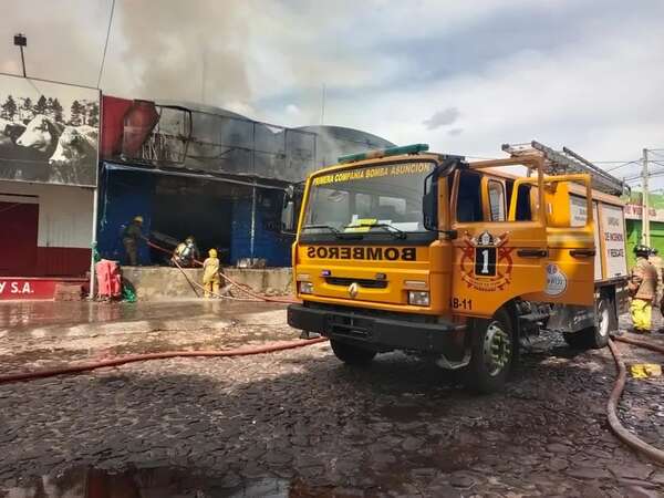 Video: incendio en local comercial del Mercado de Abasto de Asunción - Policiales - ABC Color