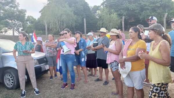 Kattya González visita Remansito y afirma que “los espacios públicos deben ser reivindicados” - Nacionales - ABC Color