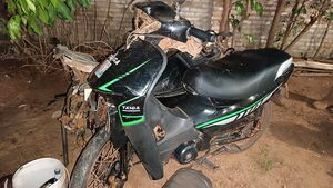 Grave accidente entre motociclistas durante juego de carnaval, involucra a menores de edad