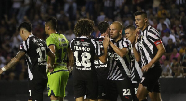 Versus / Libertad no se apiadó del 2 de Mayo y salta a la punta