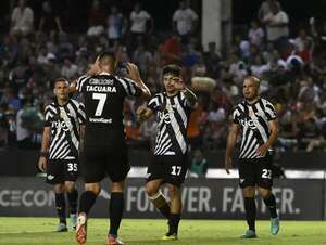 Libertad vs. Sportivo 2 de Mayo: El supercampeón es el único líder - Fútbol - ABC Color