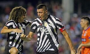 El “Guma” sumó contra el Gallo Norteño y se quedó con la punta del Apertura