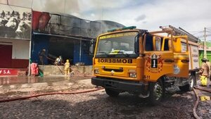 Bomberos controlan incendio en zona del Mercado de Abasto