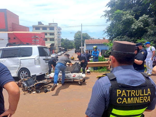 Motociclista muere en triple choque sobre la Ruta PY02 - La Clave