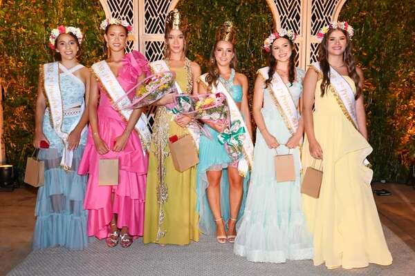 Coronación de las Reinas y Princesas del Lago y el CNSB - Sociales - ABC Color
