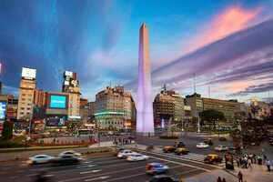 La inflaci贸n se disparar谩 m谩s en Argentina en 2024, con una ca铆da de la econom铆a del 2,3% - Revista PLUS