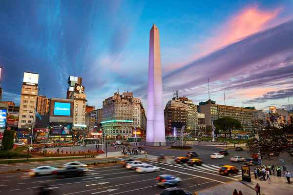 La inflaci贸n se disparar谩 m谩s en Argentina en 2024, con una ca铆da de la econom铆a del 2,3% - Revista PLUS