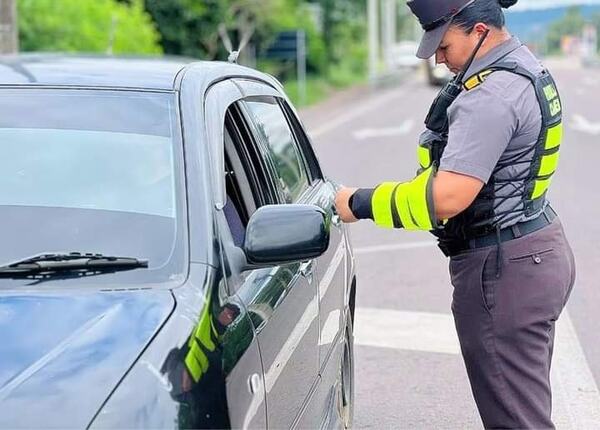 PATRULLA CAMINERA DEMORÓ A 150 CONDUCTORES EN LA ÚLTIMA SEMANA - La Voz del Norte