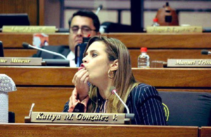 Presentan denuncia penal contra Kattya González
