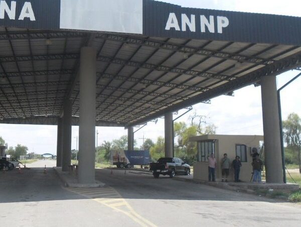 Titular de ANNP reconoce que tiene 65 asesores y dice que está en proceso de despidos · Radio Monumental 1080 AM