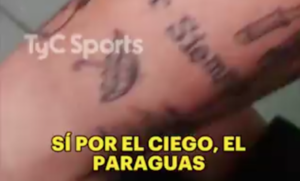 Versus / Un jugador de Independiente Rivadavia se hizo un tatuaje en homenaje a Álex Arce