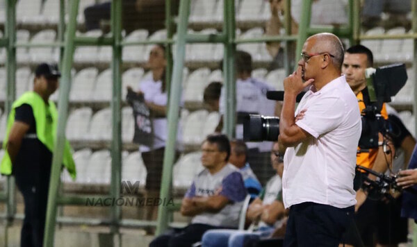 Versus / "Chiqui" Arce, con una duda en ofensiva para el partido ante Ameliano