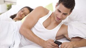 “Le soy infiel a mi esposa con un hombre”