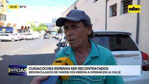 Cuidacoches esperan ser recontratados: desvinculados de Parxin volvieron a operar en la calle - ABC Noticias - ABC Color