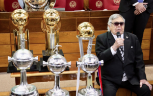 Versus / FIFA recuerda a Osvaldo Domínguez Dibb: "Su valioso legado perdurará..."