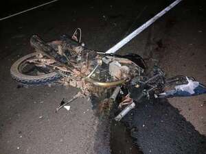 Dos motociclistas fallecen tras choque frontal con bus de la empresa Canindeyú - Nacionales - ABC Color