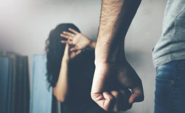 Piden juzgamiento de joven que casi mató a su expareja