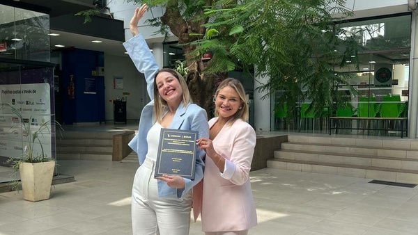 ¡Licenciadas! Son compañeras en TV y se graduaron juntas