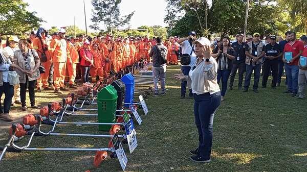 Más de 600 personas realizaron una minga ambiental en Capiatá ante aumento de casos de dengue - Nacionales - ABC Color