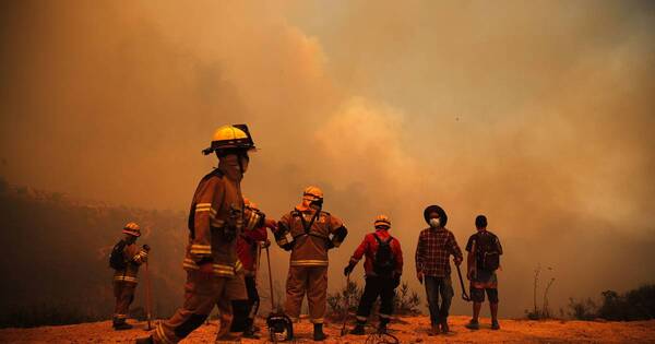 La Nación / Chile busca levantarse tras los incendios que dejan 112 muertos