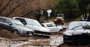 La Nación / Un muerto, inundaciones y masivos cortes de electricidad