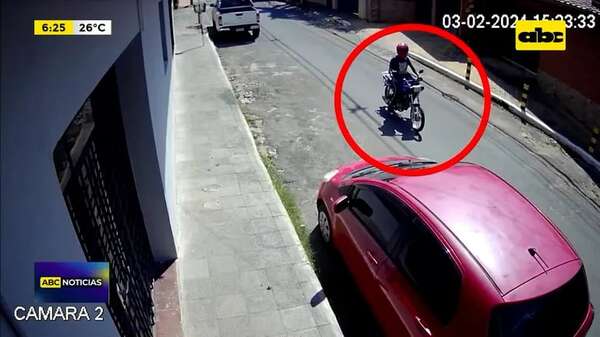 Video: Sacaba accesorios de vehículos estacionados - ABC Noticias - ABC Color