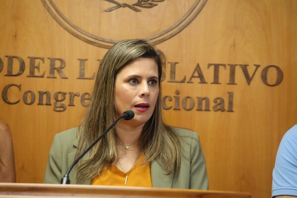 Presentaron denuncia penal contra la senadora Kattya González - San Lorenzo Hoy