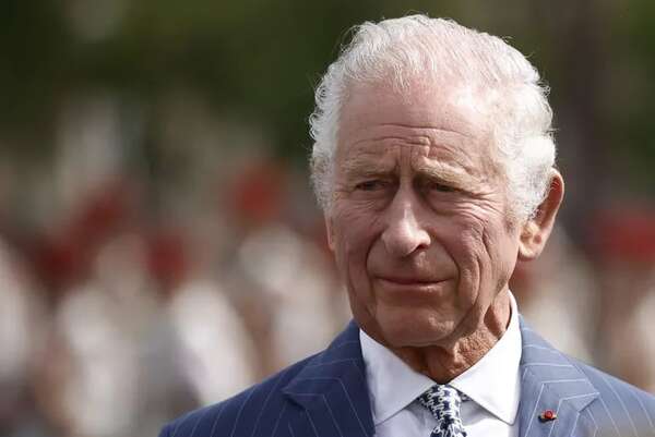 Enrique se reencontrará con su padre Carlos III, quien padece cáncer - Gente - ABC Color