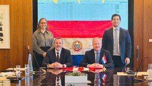 Paraguay logra histórica emisión de bonos en guaraníes en el mercado internacional - MarketData