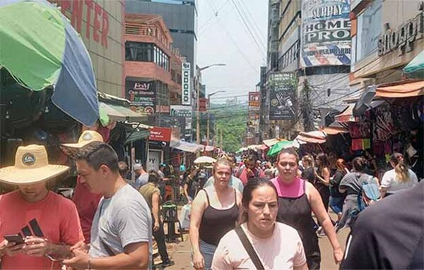 Gran expectativa de comerciantes de CDE con el feriado de carnaval en el Brasil | DIARIO PRIMERA PLANA