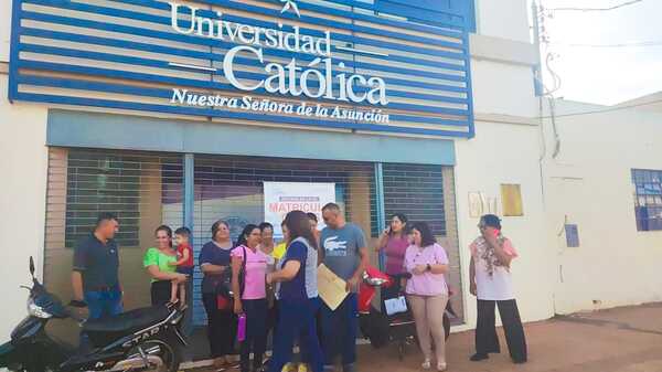 Profesionales buscan validación de títulos en la Católica de Pedro Juan - Oasis FM 94.3