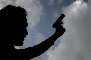 DOCENTE RESULTA HERIDA TRAS CAERLE UNA BALA PERDIDA - La Voz del Norte