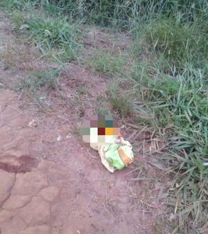Encuentran a bebé recién nacido abandonado en un camino vecinal