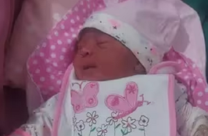 Abandonan a una bebé recién nacida en camino vecinal - Noticiero Paraguay