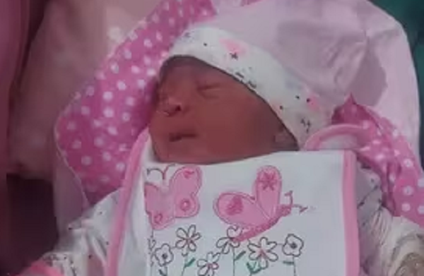 Abandonan a una bebé recién nacida en camino vecinal - Noticiero Paraguay