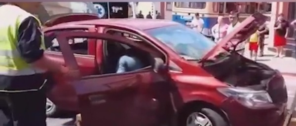 Choque entre bus y automóvil deja 5 heridos | 1000 Noticias