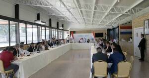 La Nación / Hambre cero: mesa del Ejecutivo reunió a 40 intendentes