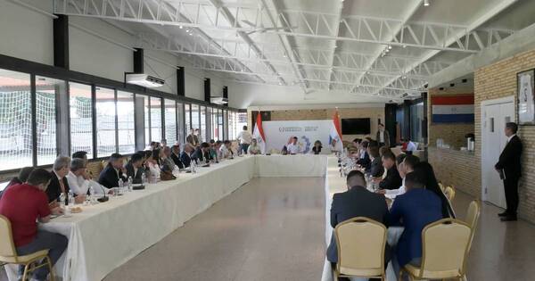 La Nación / Hambre cero: mesa del Ejecutivo reunió a 40 intendentes