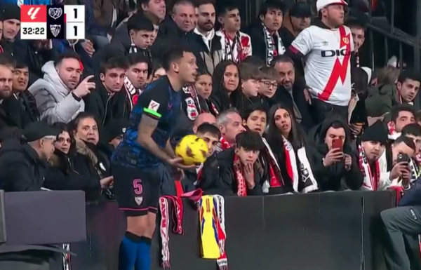 Versus / El insólito acoso que sufrió un futbolista en España