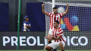 Santiago Peña felicita a Paraguay por el triunfo ante Brasil