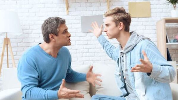“El hermano de mi papá es mi padrastro”