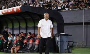 Chiqui Arce estaría con un pie fuera de Olimpia