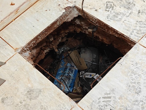 Por un estrecho túnel se ingresó a la bóveda de cambistas - La Tribuna