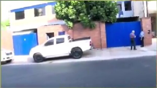 (VIDEO) Delincuentes se comen tiroteo en intento de asaltar a fábrica en Fernando de la Mora