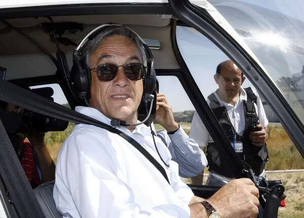 El día en que Sebastián Piñera aprendió a pilotar un helicóptero - Mundo - ABC Color