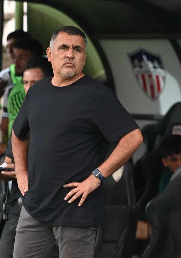 Otro equipo añejo en el camino de la “V” azulada - Fútbol - ABC Color