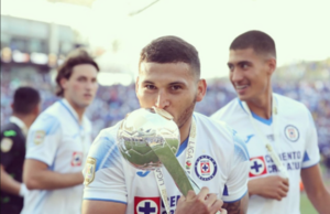 Versus / Juan Escobar le dedica un mensaje de despedida al Cruz Azul